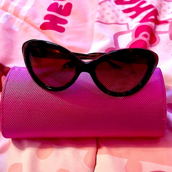 Betsey Johnson Sunglasses - Picture 11 of 11